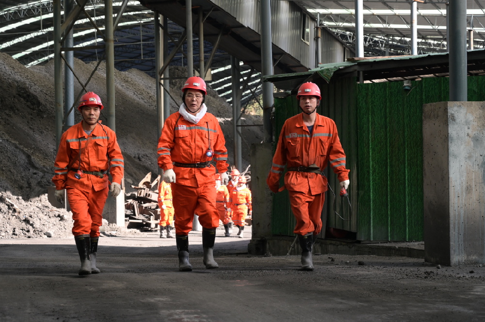 曾昭和一行到贵州矿业调研